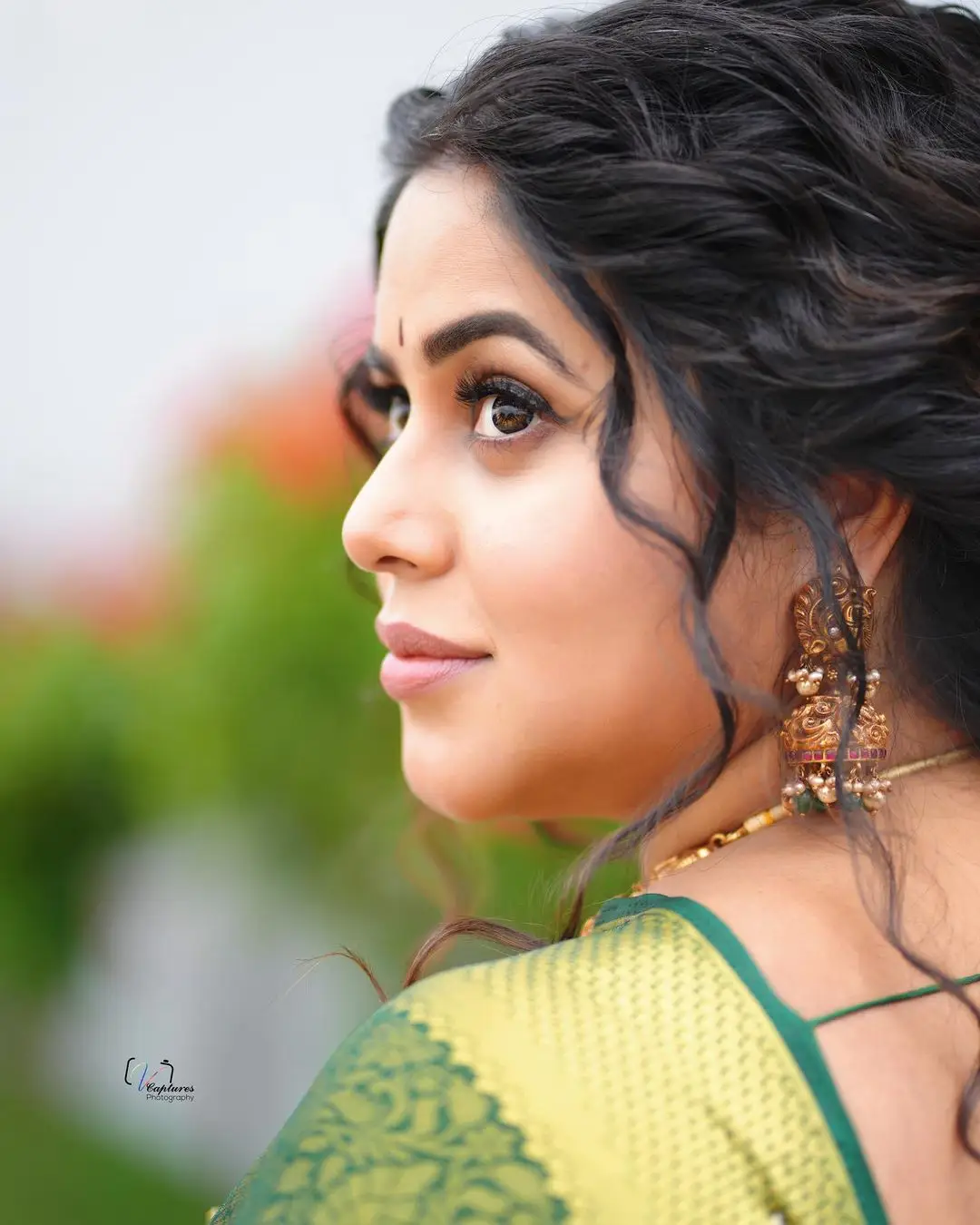 SOUTH INDIAN ACTRESS POORNA STILLS IN GREEN SAREE 4